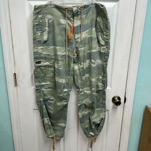 HARAJUKU LOVERS Oversized Green Camo Baggy Cargo Pants size medium